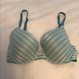 Victoria Secret 32D bra